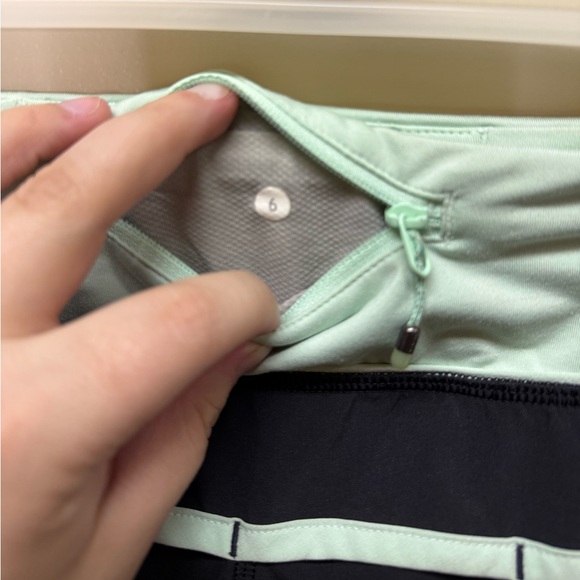 Lululemon Speed Up Shorts - Picture 6 of 6